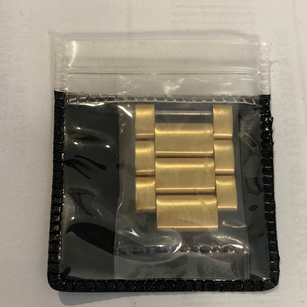 Nixon Sentry SS, gold tones, metal bracelet, new battery, spare links - Picture 10 of 11